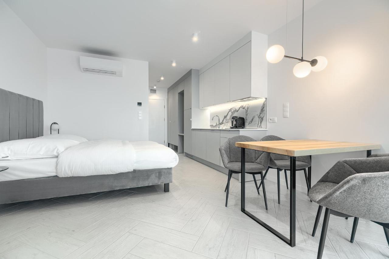 Sea & Lake - City Apartments Мєлно Екстер'єр фото